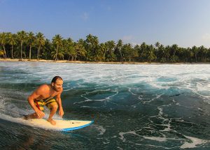 Mauricio Surfing